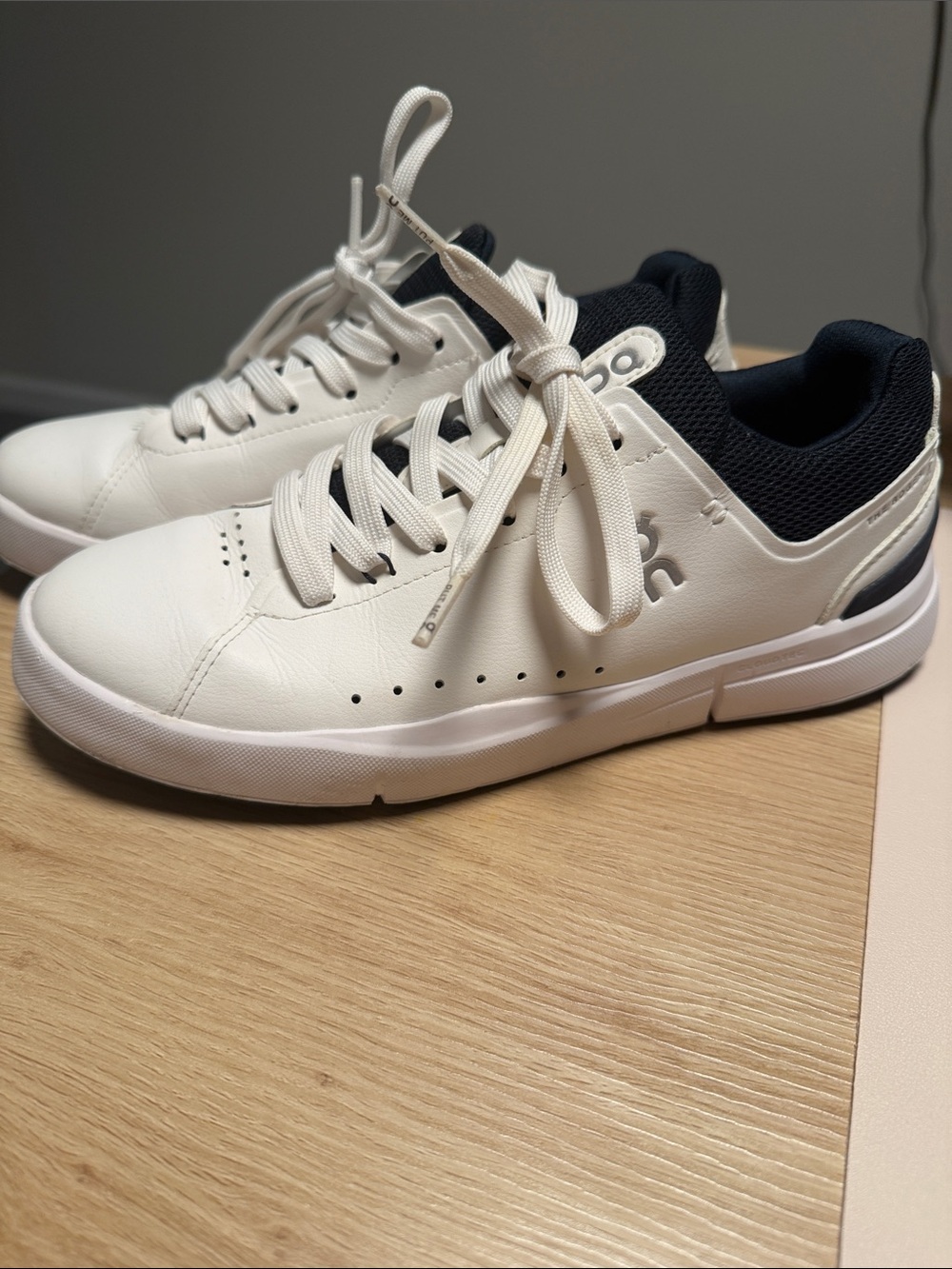 Men's White Leather Casual Sneakers with Navy Collar